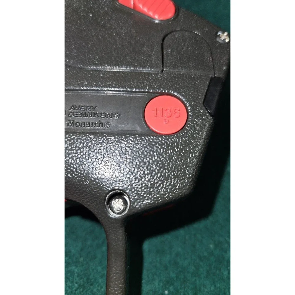 Avery Dennison Monarch 1130 Labeler pricing gun w/ 3/4 roll labels MADE IN USA